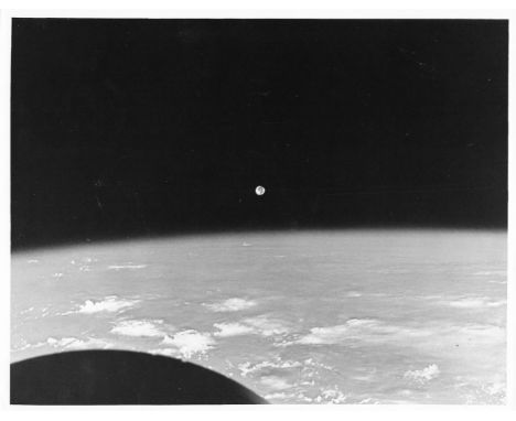 
	
		James Lovell
		A view of full Moon rising over the Earth's horizon taken during orbit
		 Gemini 7, 4-18 December 1965
		