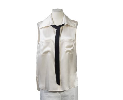 CHANEL, Collection Prêt à Porter, Croisière 2006. Blouse sans manches.Directeur artistique: Karl LagerfeldEn satin de soie ch