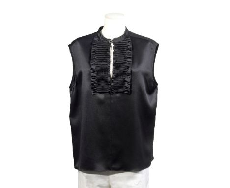 CHANEL, Collection Prêt à Porter, circa 2015. Blouse sans manches.Directeur artistique: Karl LagerfeldEn soie noire, effet la