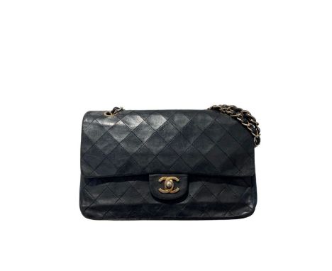 Lot - CHANEL Mini pochette du soir Chanel en velours noir