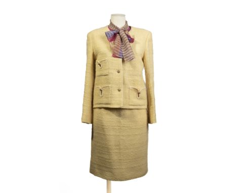 CHANEL Créations, Collection Prêt à Porter, circa 1975. Tailleur et blouse.Directeur artistique: Karl LagerfeldEn tweed de la