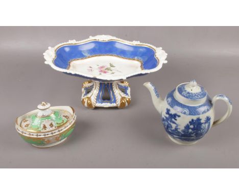 A Rockingham dessert comport, 15 cm height, to include ceramic teapot and scurier  