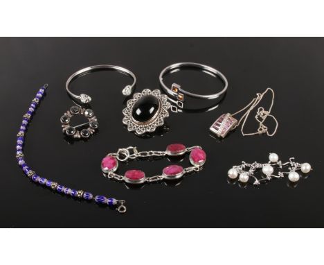 A quantity of silver jewellery including a glass filled ruby bracelet, large jet pendant / brooch stamped Mexico, hematite br