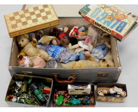 A quantity of toys, to include a Hornby 0 gauge locomotive, some die-cast vehicles, soft toys, chess set etC