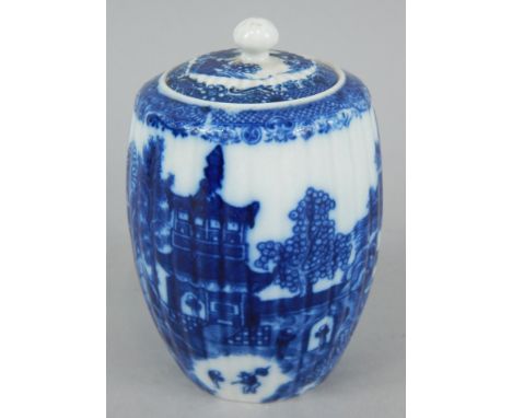 An early 19thC Caughley porcelain tea caddy, printed in blue with a version of the Willow pattern, makers mark 'S' to undersi