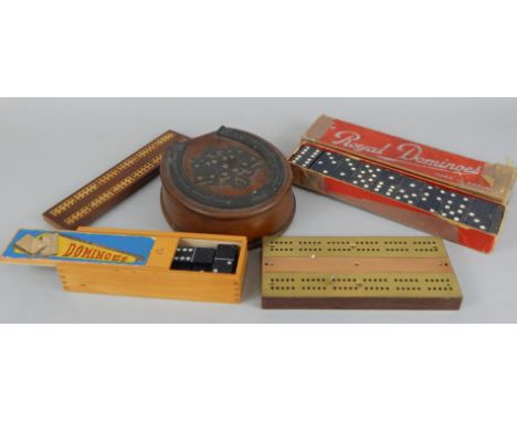 Miscellaneous games, to include an oak and brass mounted card case in the form of a horseshoe, cribbage boards etC