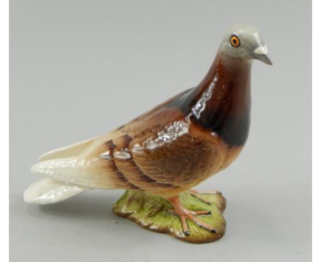 A Beswick ceramic model of a pigeon, model number 383