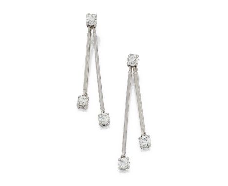 a single round brilliant cut diamond in a white claw setting, suspends two plain polished bars terminating to round brilliant