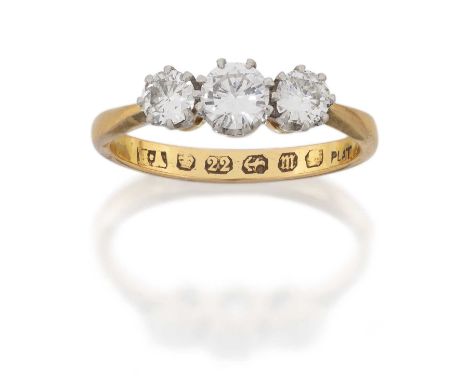 the graduated round brilliant cut diamonds in white claw settings, to a yellow tapered shoulder plain polished shank, total e
