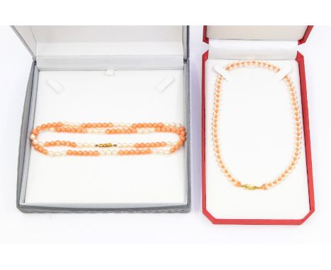 A single row cultured pearl and coral necklace comprising alternate three round pearls and six round coral beads, beads measu