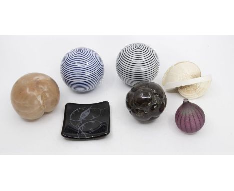 Studio glass: a studio glass onion shaped paperweight in purple glass , height approx 5cm, a Heather Power art glass pin tray
