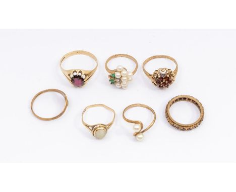 A collection of 9ct gold and gem set dress rings to include garnet solitaire, cluster and eternity ring, sizes V1/2, P, O,  a