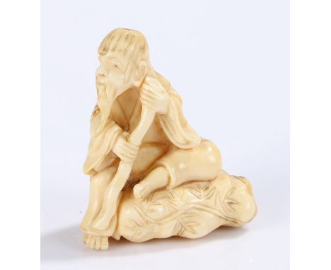 Japanese Meiji period ivory netsuke, carved as a seated scholar on a rock, 4.5cm high