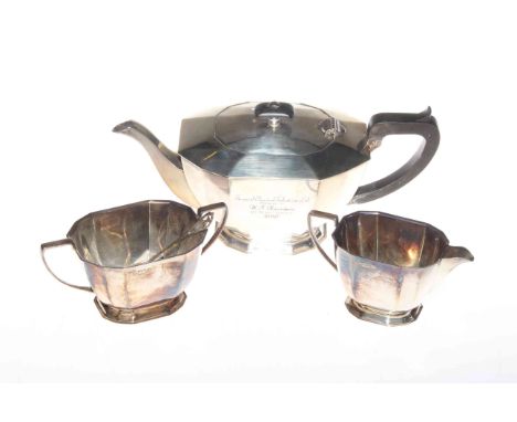 Silver three-piece tea service, Sheffield 1968, 33oz