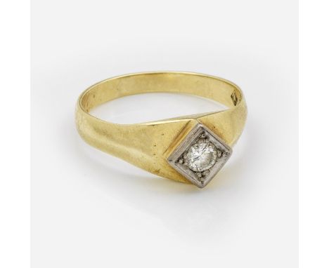 Gelbgold, gest. 585. Zentral besetzt mit Brillanten von ca. 0,20 ct.; Gew. ca. 3,99 g.Gentlemen's ring set with brilliant sol