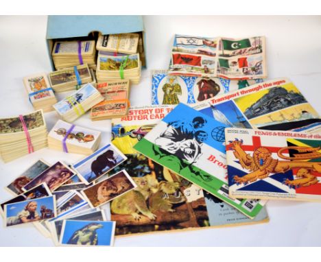 Extensive quantity of tea cards and cigarette cards including Brooke Bond, Hornimans and Lyons, various series, also cards fr