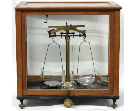 Set of weighing scales in wooden case 