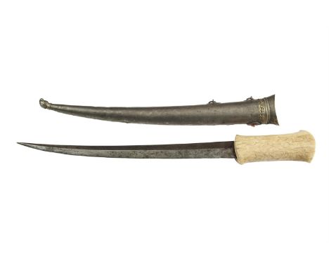 A PERSIAN OR INDIAN DAGGER WITH WALRUS IVORY HANDLE, with double edged curved blade, 13.5 (34cm) and white marbled grip (walr