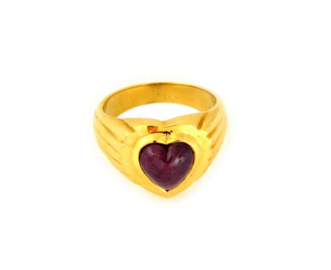 An 18ct yellow gold and heart shaped cabochon ruby ring, by Kutchinsky, London 1958, size Q 1/2, 15.8 g gross.