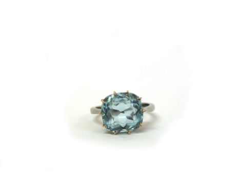 An early 20th century aquamarine ring, the cushion shaped stone in a 10-claw setting, 4.2g gross, size M. 