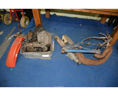 Honda CR420/480 motorcycle parts, including dismantled engine No. KX420AE003481 with crankcase, two crankshaft assemblies, a 