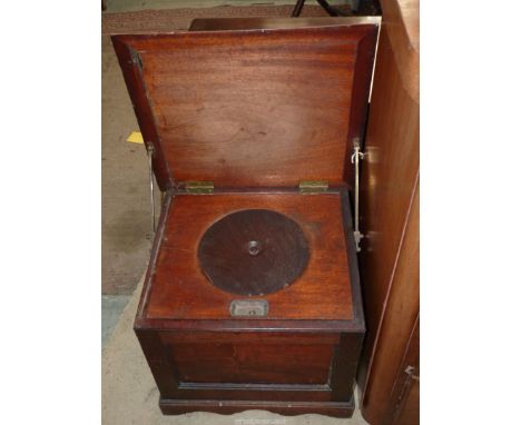A Mahogany box Commode, 21'' wide x 18'' deep x 17'' high.