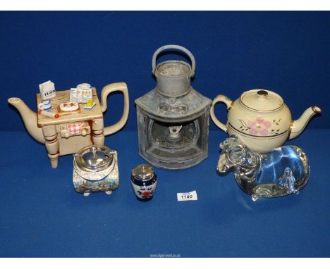 A small quantity of miscellanea to include: a George Wilson & Co port lantern (a/f), a heavy glass ram, a novelty tea pot, et