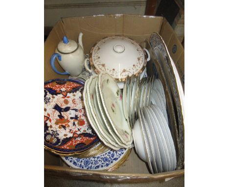 Quantity of Royal Worcester Monserrat pattern dinner ware, together with a quantity of other various dinner plates, tureens e