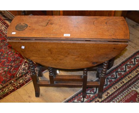 Small late 19th or early 20th Century oak oval gate leg table on bobbin turned supports with splay feet