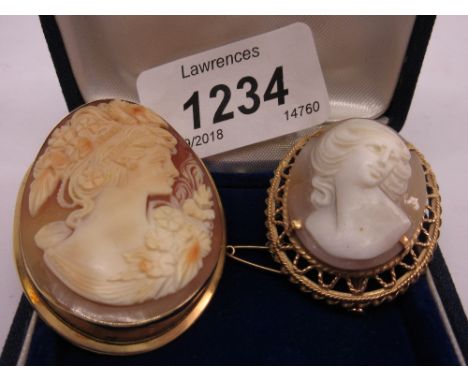 18ct Gold mounted oval carved cameo portrait brooch together with a similar 14ct gold mounted cameo brooch