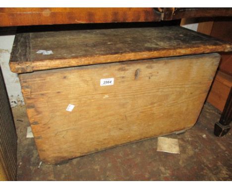 Small 19th Century pine trunk with hinged lid