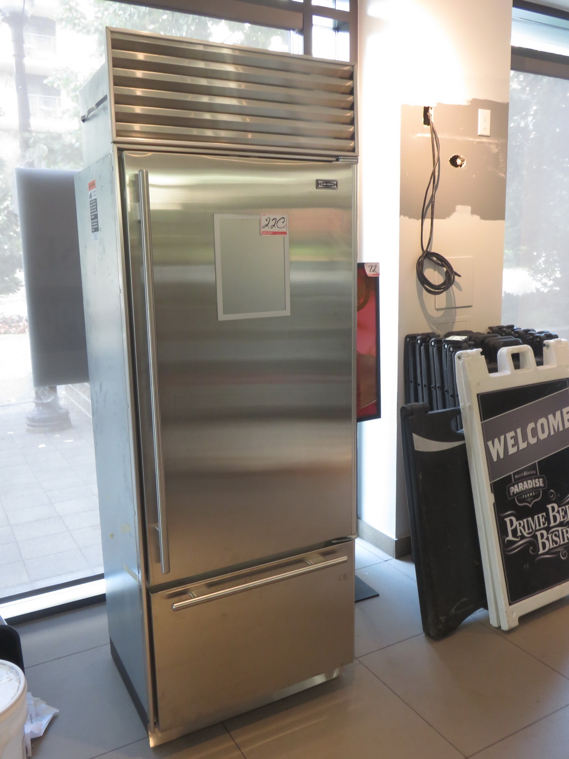 SUBZERO 611/S2 STAINLESS STEEL 30" REFRIGERATOR W/ BUILTIN BOTTOM