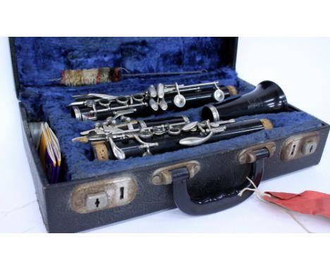 A VINTAGE CASED BOOSEY & HAWKES, LONDON, REGENT CLARINET in case