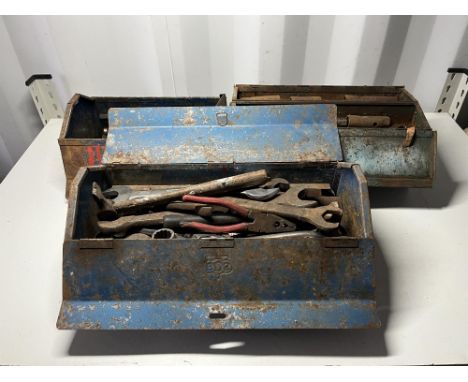 3 x metal tool boxes containing various tools. Please note this lot has the standard Ewbank's standard buyers premium payable