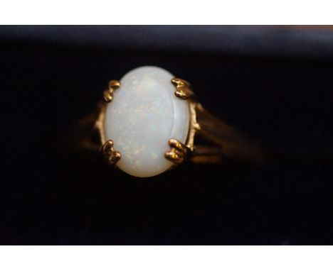 9ct Gold opal ring 