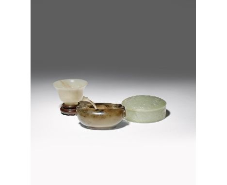 THREE CHINESE HARDSTONE ITEMS QING DYNASTY Comprising: a celadon jade circular box and cover carved with flowerheads and scro