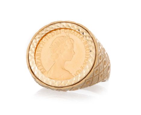 ELIZABETH II GOLD HALF SOVEREIGN RING 1983, to a nine carat gold mount, size XQty: 10.3gPlease see additional images
