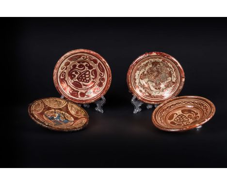 Islamic Art. Lot composed of four small Hispano Moresque dishes painted with ruby lustre  Spain, 17th-18th century . Cm 19,00