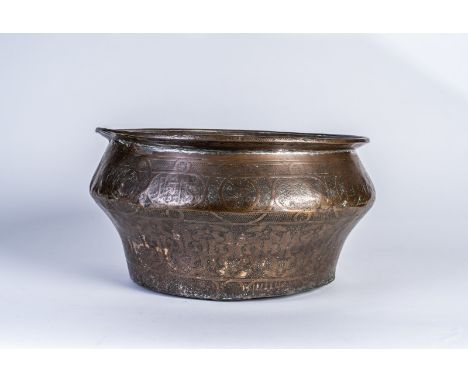 Islamic Art. A late Mamluk large copper basin  Mamluk domains, late 15th century . Minor dents.  Provenance: ex Nicolosi Coll