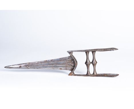 Islamic Art. A katar push dagger  Southern India, 19th century . Provenance: ex Nicolosi collection, Mantova. Cm 8,50 x 33,50