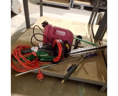 Mixed garden tools to include a Qualcast hedge trimmer. All electrical items in this lot have been PAT tested for safety and 