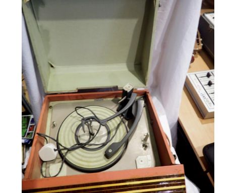 Defiant portable record player. Not available for in-house P&amp;P 