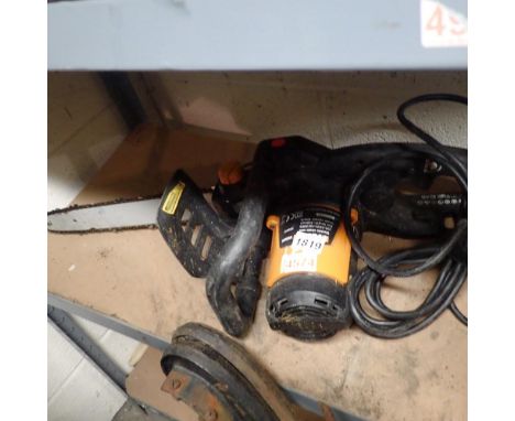 Worx electric chainsaw, WG303E. All electrical items in this lot have been PAT tested for safety and have passed. This does n
