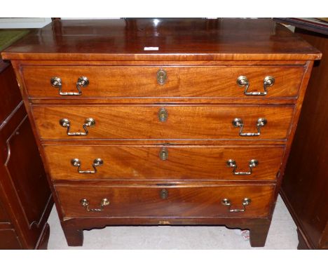 A Georgian mahogany bachelor's chest of 4 drawers with  brass swan neck handles and bracket feet, width 27"