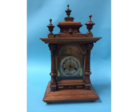 An Edwardian walnut cased 8 day mantel clock