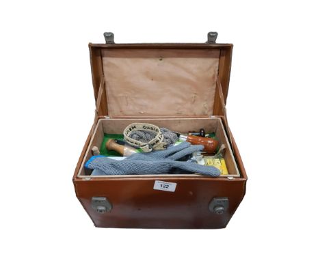 FLEXCUT CARVING TOOLS IN BROWN LEATHER CASE 