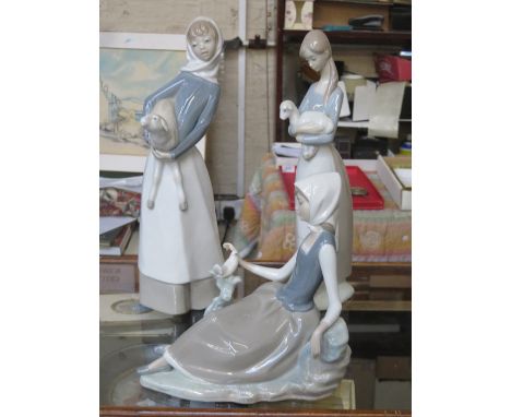 THREE VARIOUS LLADRO GLAZED CERAMIC FIGURES 