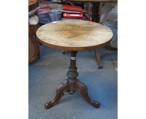 WALNUT CIRCULAR TABLE ON CARVED TRIPOD SUPPORTS 