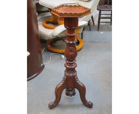 CARVED MAHOGANY TORCHERE STAND ON TRIPOD SUPPORT