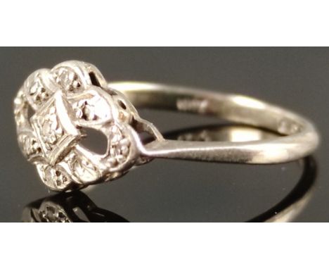 Art-Déco-Ring, besetzt mit 9 kleinen Diamanten, 585/14 Weißgold (getestet), um 1920/30, 1,67g, Ringgröße 52